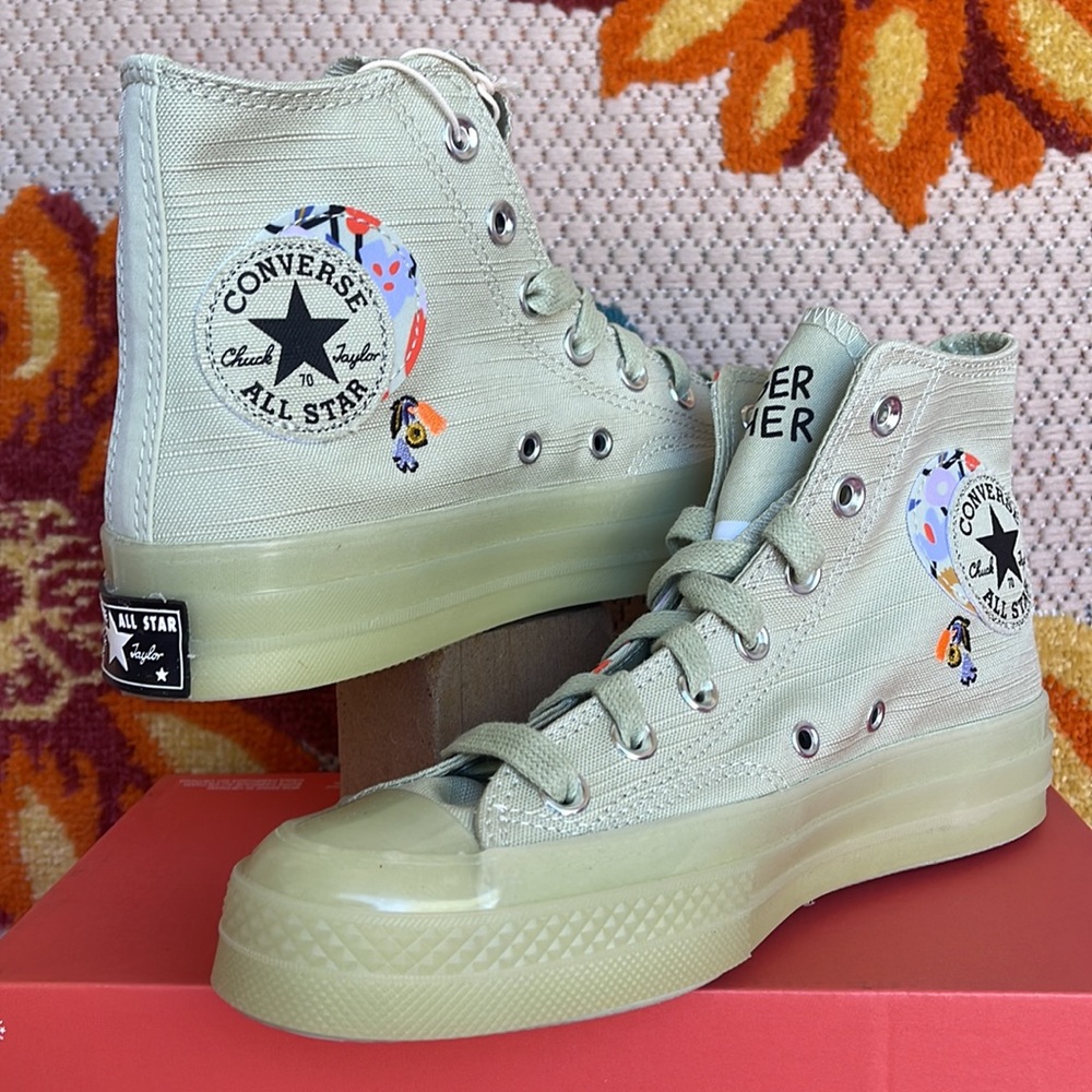 Converse A01730C
CHUCK 70 HI
OLIVE AURA/ BLACK
WMNS sneakers